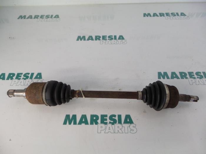 Gebruikte Steekas links-voor Fiat Punto II (188) 1.2 16V 3-Drs. Prijs € 35,00 Margeregeling aangeboden door Maresia Parts