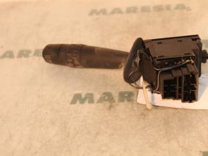 Gebruikte Schakelaar Richtingaanwijzer Peugeot 406 Break (8E/F) 1.8 16V Prijs € 25,00 Margeregeling aangeboden door Maresia Parts