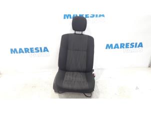 Gebruikte Stoel rechts Dacia Duster (HS) 1.6 16V Prijs € 183,75 Margeregeling aangeboden door Maresia Parts