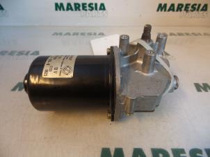 Gebruikte Ruitenwissermotor voor Fiat Stilo (192A/B) 1.9 JTD 80 5-Drs. Prijs € 25,00 Margeregeling aangeboden door Maresia Parts