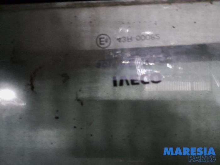 Achterruit van een Iveco New Daily III 40C13 2001