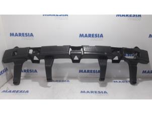 Gebruikte Bumperbalk achter Dacia Duster (HS) 1.6 16V Prijs € 50,00 Margeregeling aangeboden door Maresia Parts