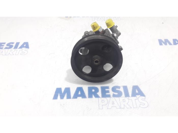 Gebruikte Pomp Servo Alfa Romeo 159 (939AX) 1.9 JTDm Prijs € 157,50 Margeregeling aangeboden door Maresia Parts