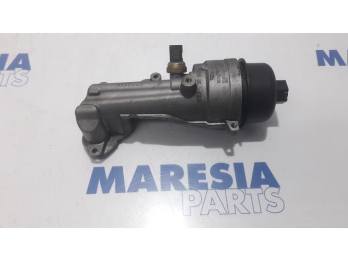 Gebruikte Oliefilterhouder Peugeot 5008 I (0A/0E) 1.6 VTI 16V Prijs € 65,00 Margeregeling aangeboden door Maresia Parts