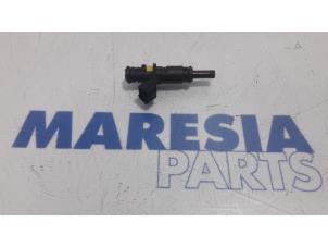 Gebruikte Injector (benzine injectie) Peugeot 5008 I (0A/0E) 1.6 VTI 16V Prijs € 20,00 Margeregeling aangeboden door Maresia Parts