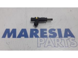 Gebruikte Injector (benzine injectie) Peugeot 5008 I (0A/0E) 1.6 VTI 16V Prijs € 20,00 Margeregeling aangeboden door Maresia Parts