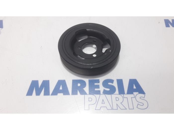 Gebruikte Poelie Krukas Peugeot 5008 I (0A/0E) 1.6 VTI 16V Prijs € 15,00 Margeregeling aangeboden door Maresia Parts