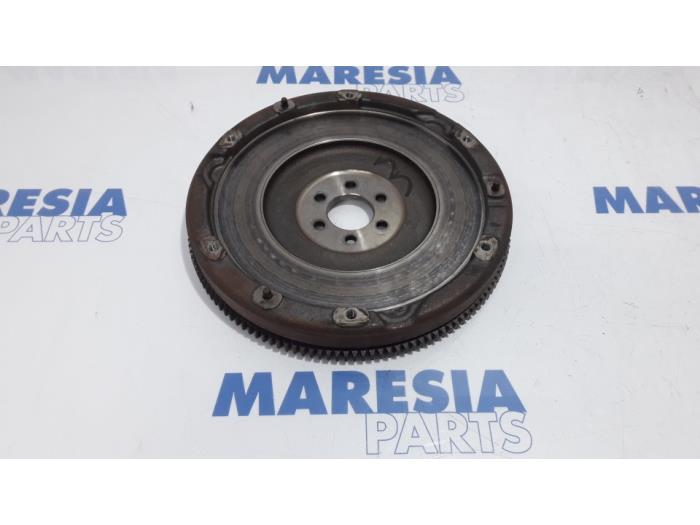 Gebruikte Vliegwiel Peugeot Partner (GC/GF/GG/GJ/GK) 1.6 BlueHDI 75 Prijs € 90,75 Inclusief btw aangeboden door Maresia Parts
