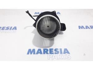 Gebruikte Chaufage Ventilatiemotor Fiat 500 (312) 0.9 TwinAir 85 Prijs € 25,00 Margeregeling aangeboden door Maresia Parts