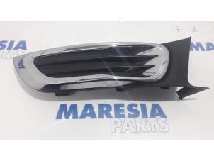 Gebruikte Grille Citroen C3 Picasso (SH) 1.4 16V VTI 95 Prijs € 50,00 Margeregeling aangeboden door Maresia Parts