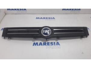 Gebruikte Grille Fiat Panda (169) 1.2 Fire Prijs € 35,00 Margeregeling aangeboden door Maresia Parts
