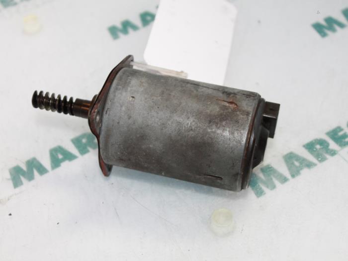 EGR Klep van een Lancia Dedra SW 1.6 LE MPi 1996