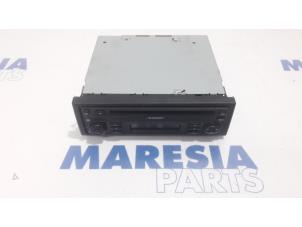 Gebruikte Radio CD Speler Dacia Logan MCV (KS) 1.6 16V Prijs € 157,50 Margeregeling aangeboden door Maresia Parts