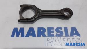Gebruikte Drijfstang Peugeot Expert Prijs € 50,00 Margeregeling aangeboden door Maresia Parts