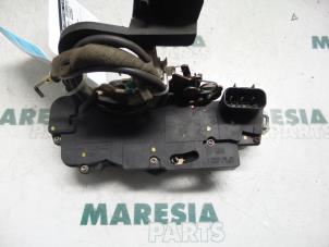 Gebruikte Portierslot Mechaniek 4Deurs rechts-achter Fiat Stilo (192A/B) 1.6 16V Prijs € 40,00 Margeregeling aangeboden door Maresia Parts
