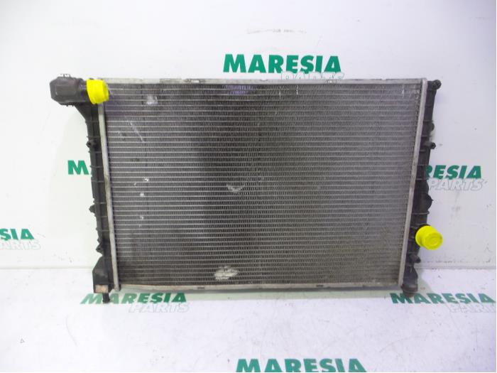 Gebruikte Radiateur Alfa Romeo 147 (937) 1.9 JTD 16V Prijs € 30,00 Margeregeling aangeboden door Maresia Parts