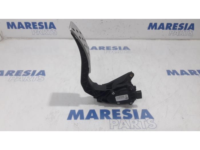 Gebruikte Sensor Gaspedaalpositie Renault Captur I (2R) 1.2 TCE 16V EDC Prijs € 35,00 Margeregeling aangeboden door Maresia Parts