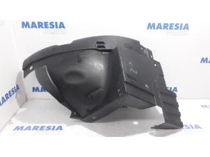 Gebruikte Slijkweerder Opel Vivaro 2.5 DTI 16V Prijs € 25,00 Margeregeling aangeboden door Maresia Parts