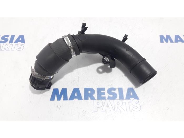 Gebruikte Intercooler Slang Renault Captur I (2R) 1.2 TCE 16V EDC Prijs € 50,00 Margeregeling aangeboden door Maresia Parts