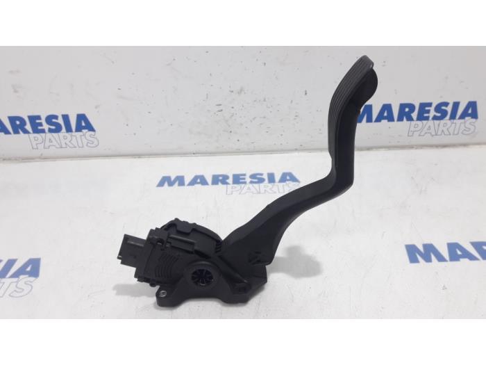 Sensor Gaspedaalpositie van een Peugeot 208 I (CA/CC/CK/CL) 1.0 Vti 12V PureTech 2013