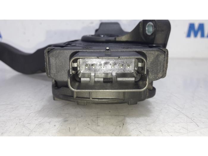 Sensor Gaspedaalpositie van een Peugeot 208 I (CA/CC/CK/CL) 1.0 Vti 12V PureTech 2013