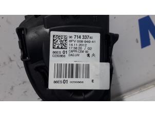Sensor Gaspedaalpositie van een Peugeot 208 I (CA/CC/CK/CL) 1.0 Vti 12V PureTech 2013