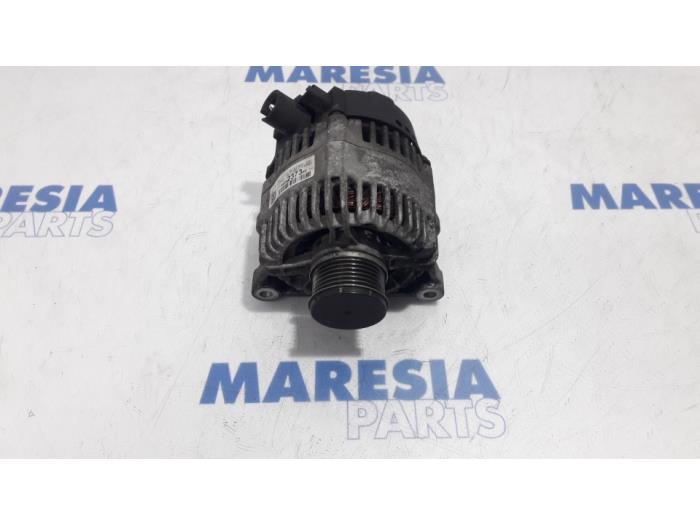 Gebruikte Dynamo Peugeot 208 I (CA/CC/CK/CL) 1.0 Vti 12V PureTech Prijs € 34,95 Margeregeling aangeboden door Maresia Parts