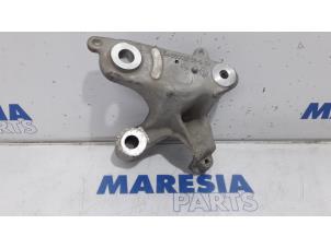 Gebruikte Motorsteun Renault Megane IV Estate (RFBK) 1.3 TCE 115 16V Prijs € 75,00 Margeregeling aangeboden door Maresia Parts