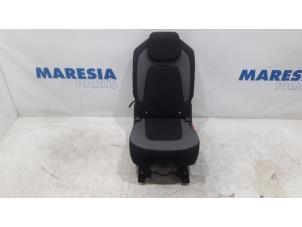 Gebruikte Stoel achter Citroen C4 Picasso (3D/3E) 1.6 e-HDi 115 Prijs € 157,50 Margeregeling aangeboden door Maresia Parts