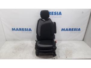 Gebruikte Voorstoel rechts Citroen C4 Picasso (3D/3E) 1.6 e-HDi 115 Prijs € 210,00 Margeregeling aangeboden door Maresia Parts