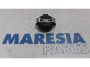 Gebruikte Sensor regen Renault Megane IV Estate (RFBK) 1.3 TCE 115 16V Prijs € 15,00 Margeregeling aangeboden door Maresia Parts