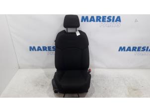 Gebruikte Voorstoel rechts Citroen C5 III Berline (RD) 2.0 HDiF 16V 160 Prijs € 210,00 Margeregeling aangeboden door Maresia Parts