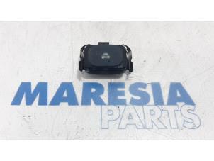 Gebruikte Regensensor Citroen C5 III Berline (RD) 2.0 HDiF 16V 160 Prijs € 35,00 Margeregeling aangeboden door Maresia Parts
