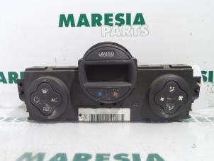 Gebruikte Kachel Bedieningspaneel Renault Megane II Grandtour (KM) 1.9 dCi 120 Prijs € 25,00 Margeregeling aangeboden door Maresia Parts