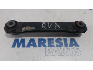 Gebruikte Reactiestang rechts-achter Fiat Croma (194) 2.2 MPI 16V Prijs € 30,00 Margeregeling aangeboden door Maresia Parts