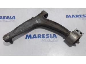 Gebruikte Draagarm onder rechts-voor Fiat Croma (194) 2.2 MPI 16V Prijs € 35,00 Margeregeling aangeboden door Maresia Parts