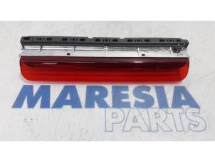 Gebruikte Extra Remlicht midden Fiat 500 (312) 1.2 69 Prijs € 40,00 Margeregeling aangeboden door Maresia Parts