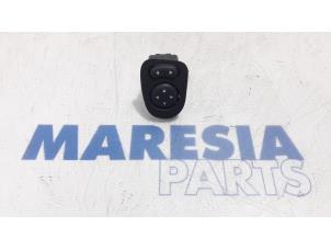 Gebruikte Spiegel Schakelaar Fiat 500 (312) 1.2 69 Prijs € 20,00 Margeregeling aangeboden door Maresia Parts