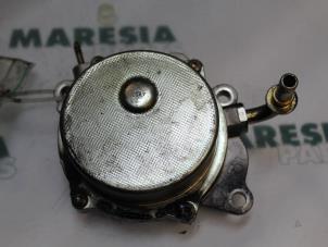 Gebruikte Vacuumpomp (Diesel) Renault Vel Satis (BJ) 3.0 dCi V6 24V Prijs € 50,00 Margeregeling aangeboden door Maresia Parts