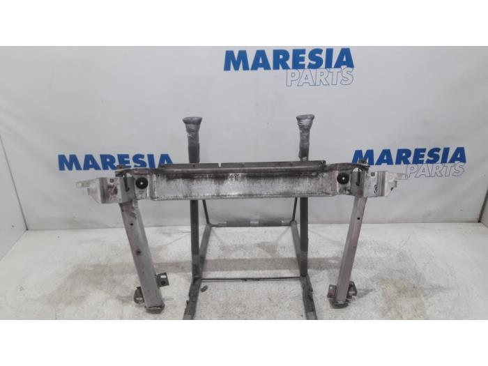 Gebruikte Subframe Renault Laguna III Estate (KT) 2.0 dCi 16V 150 Prijs € 70,00 Margeregeling aangeboden door Maresia Parts