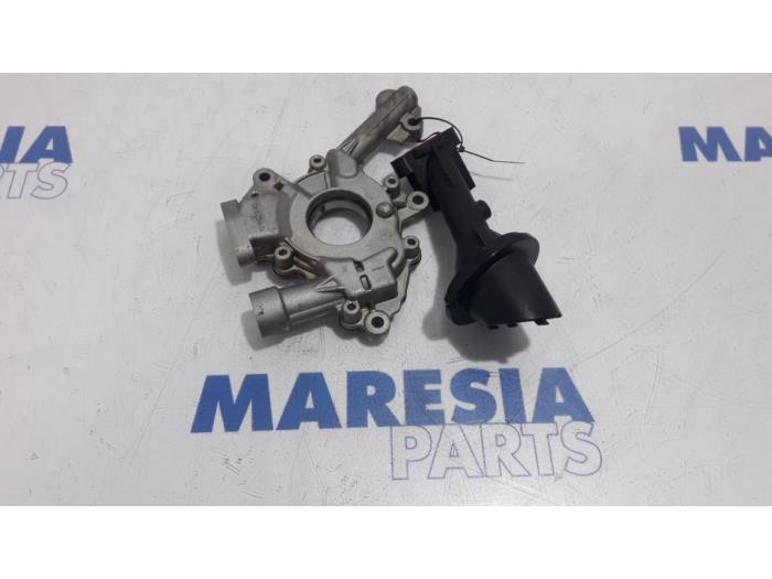 Gebruikte Oliepomp Fiat Panda (312) 0.9 TwinAir Turbo 85 Prijs € 50,00 Margeregeling aangeboden door Maresia Parts