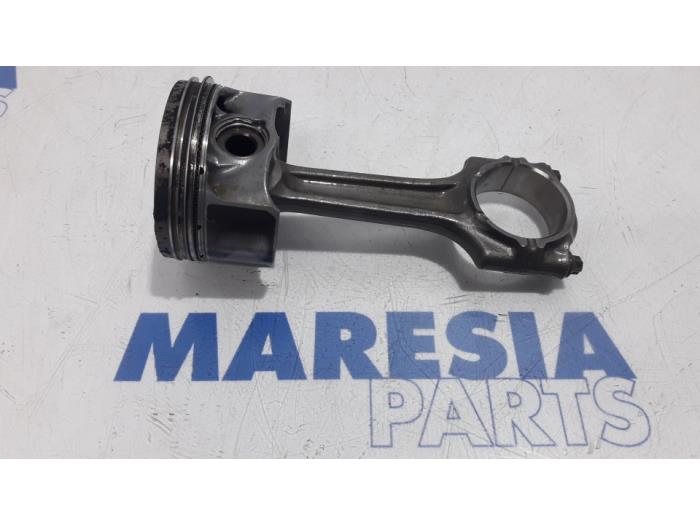 Gebruikte Zuiger Fiat Panda (312) 0.9 TwinAir Turbo 85 Prijs € 50,00 Margeregeling aangeboden door Maresia Parts