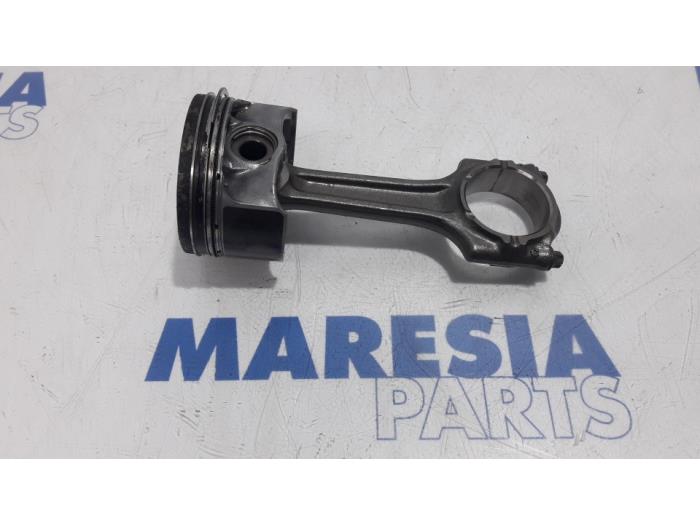 Gebruikte Zuiger Fiat Panda (312) 0.9 TwinAir Turbo 85 Prijs € 50,00 Margeregeling aangeboden door Maresia Parts