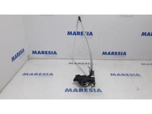 Gebruikte Achterbank slot Renault Laguna III Estate (KT) 2.0 dCi 16V 150 Prijs € 50,00 Margeregeling aangeboden door Maresia Parts