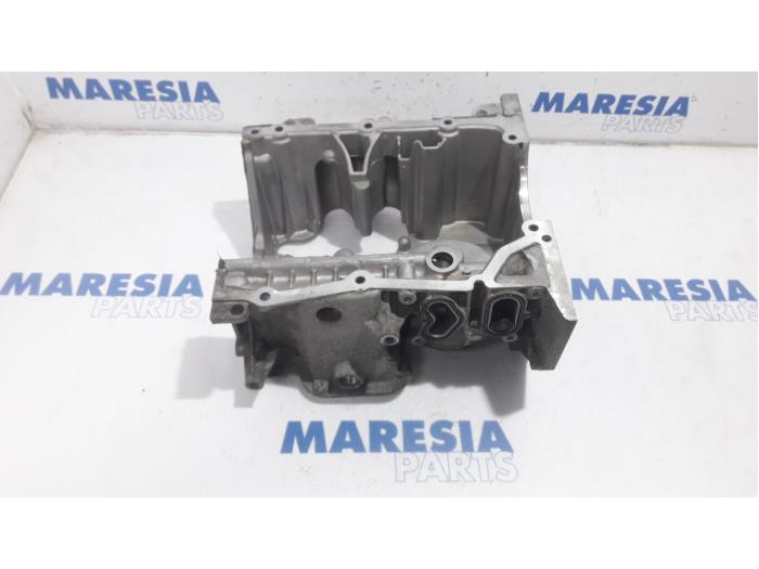 Gebruikte Carterpan Renault Clio IV (5R) 0.9 Energy TCE 90 12V Prijs € 49,99 Margeregeling aangeboden door Maresia Parts