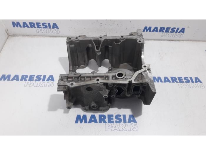 Gebruikte Carterpan Renault Clio IV (5R) 0.9 Energy TCE 90 12V Prijs € 49,99 Margeregeling aangeboden door Maresia Parts