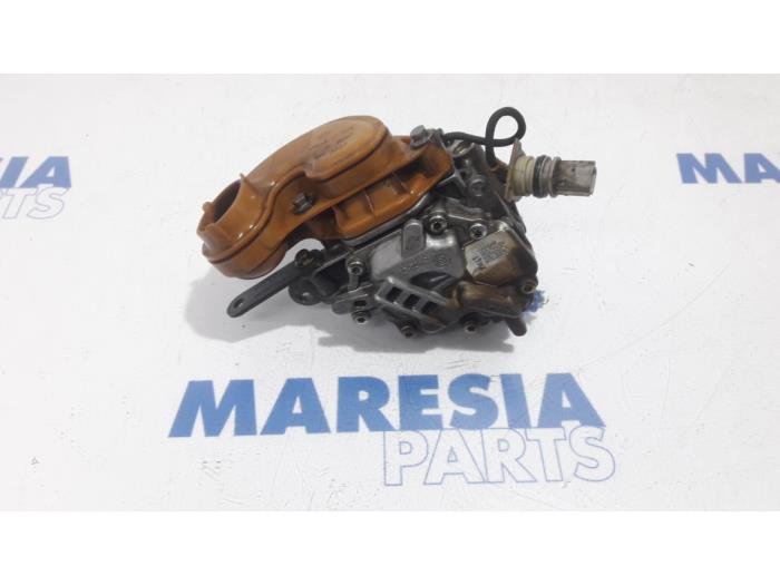 Gebruikte Oliepomp Renault Clio IV (5R) 0.9 Energy TCE 90 12V Prijs € 40,00 Margeregeling aangeboden door Maresia Parts