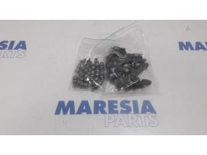 Gebruikte Klepstoter Peugeot 3008 I (0U/HU) 1.6 16V THP 155 Prijs € 50,00 Margeregeling aangeboden door Maresia Parts