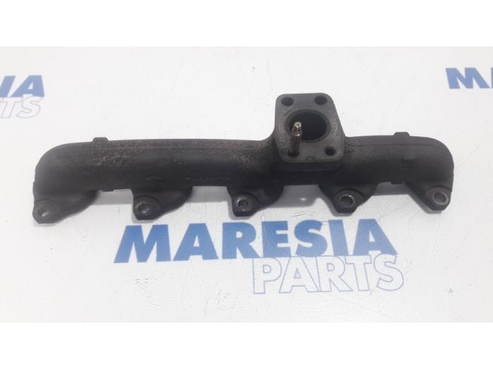 Gebruikte Uitlaatspruitstuk Peugeot Partner Tepee (7A/B/C/D/E/F/G/J/P/S) 1.6 HDI 90 Prijs € 24,95 Margeregeling aangeboden door Maresia Parts