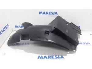 Gebruikte Slijkweerder Renault Trafic New (FL) 2.0 dCi 16V 115 Prijs € 25,00 Margeregeling aangeboden door Maresia Parts